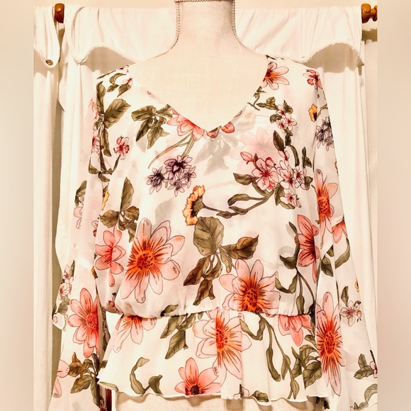 Women’s(Guess) Pink & White Floral ruffle-sleeved Blouse in size Large - Picture 6 of 7